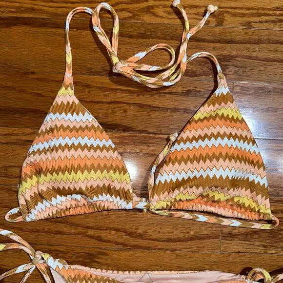 Dippin Daisys Mia Tie Side Cheeky Halter Zig Zag Stripe Bikini Set Size Large - Picture 5 of 16